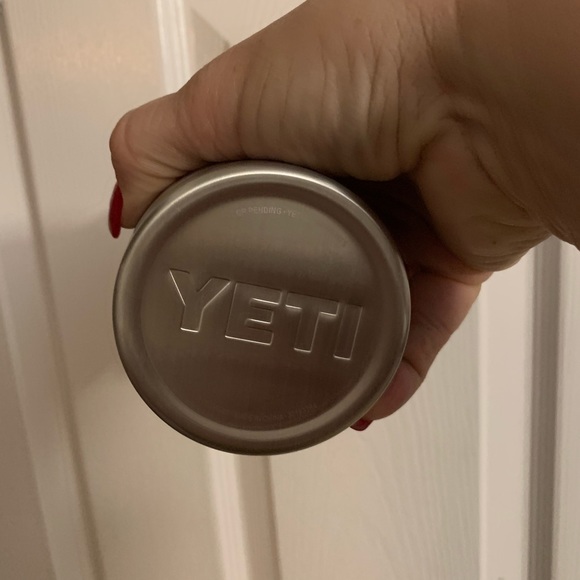 YETI rambler 20oz New With Papers - Picture 5 of 5